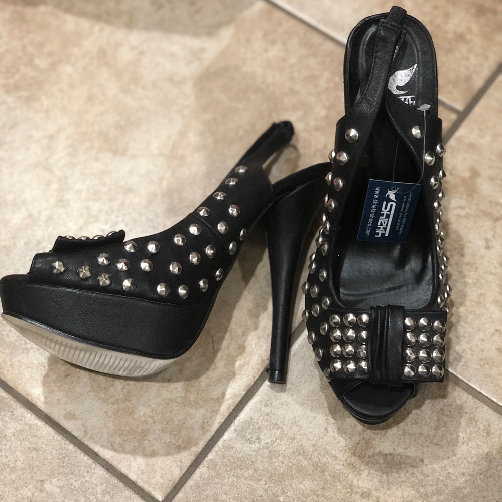 Sexy Stud Stiletto Ankle Strap High heels